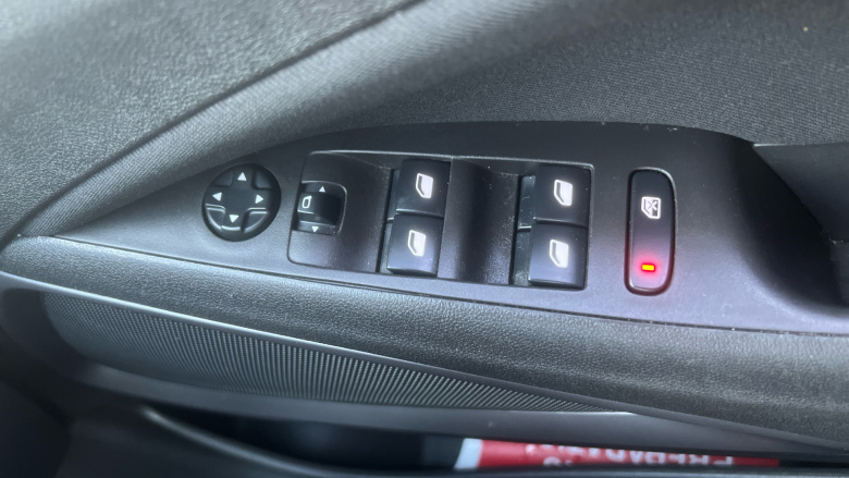 Vauxhall Crossland X 1.2T ecoTec [110] SE Nav 5dr [6 Speed] [S/S] Petrol Hatchback